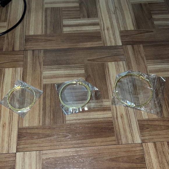 Stylish gold earrings lined with diamonds . - Picture 4 of 4